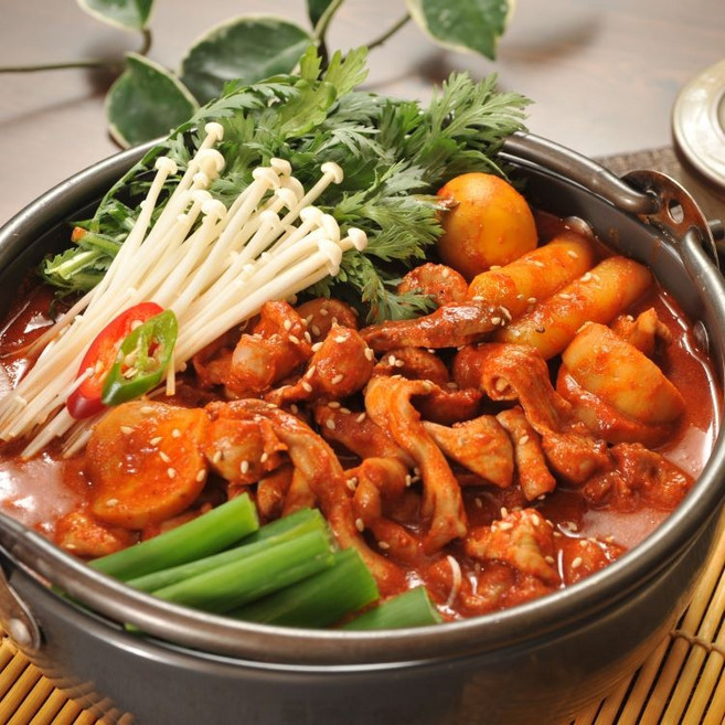 봉이닭짱 닭내장탕 700g(2 3인분) 내장 전골 곱창 알집 알탕 찌게 국물 간편식 밀키트 야식, 1g, 1개