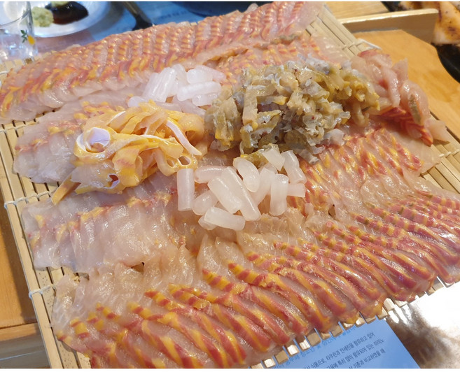 [차리송어] 철갑상어회 1.5키로 2인분 상어회 얌야미 먹방, 1개