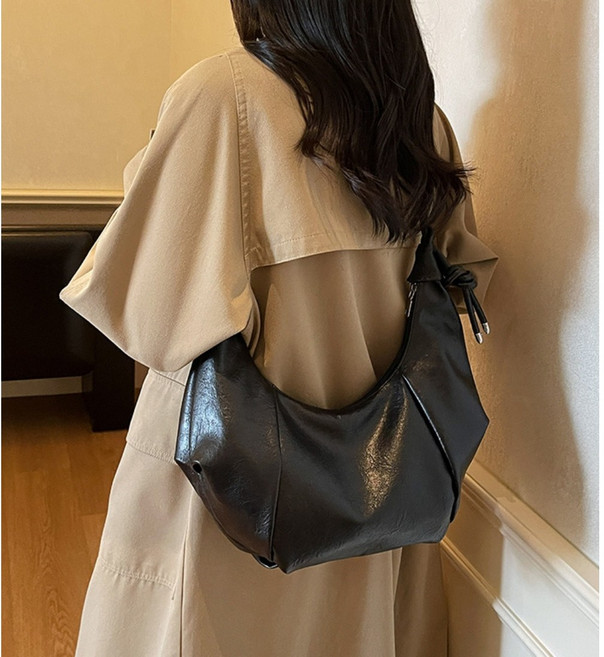 오벳 크루아상 크로스백 숄더 데일리백