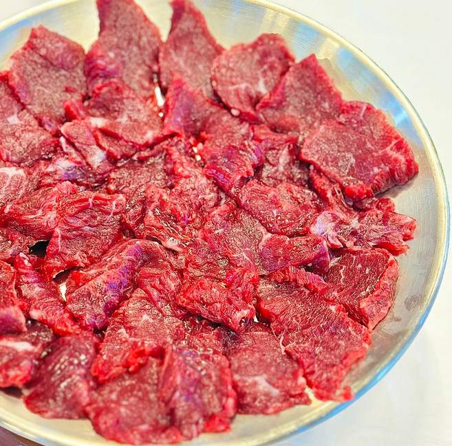 해와바다 대구직송 1등급 한우 육사시미 뭉티기 250g 2-3인용 당일도축 냉장배송, 1개