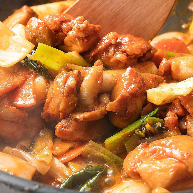 [마녀바스켓] 춘천 명물 매운 양념닭갈비 700g x 4팩*, 4개