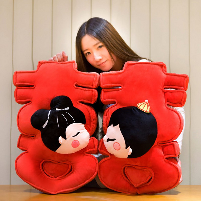 創意雙喜字大號抱枕情侶靠墊壓床布娃娃 新婚結婚禮物 婚慶用品 增添喜慶氣氛, 對親款(現貨,70*55cm