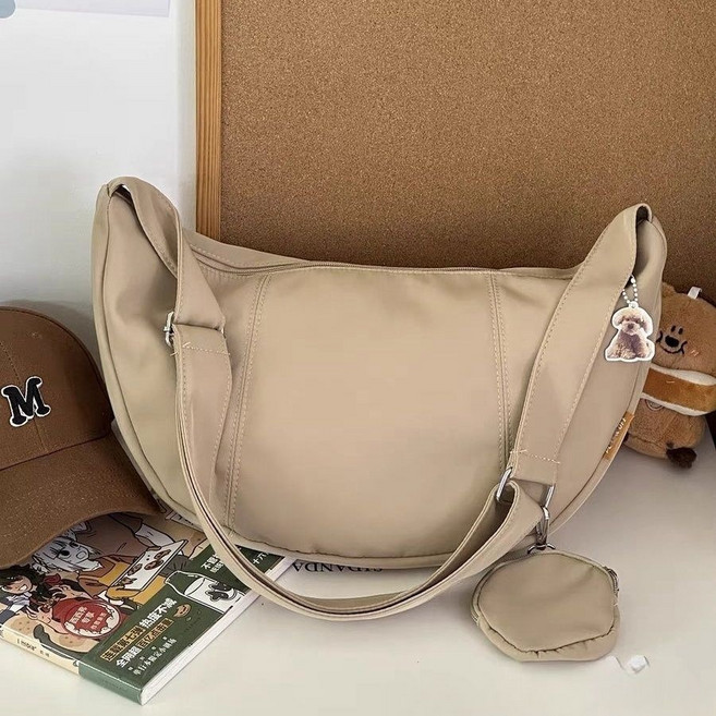 日系簡約斜挎包女 大容量學生上課包 餃子包, 卡其色【升級防水布料】,單包【+防盜兜】