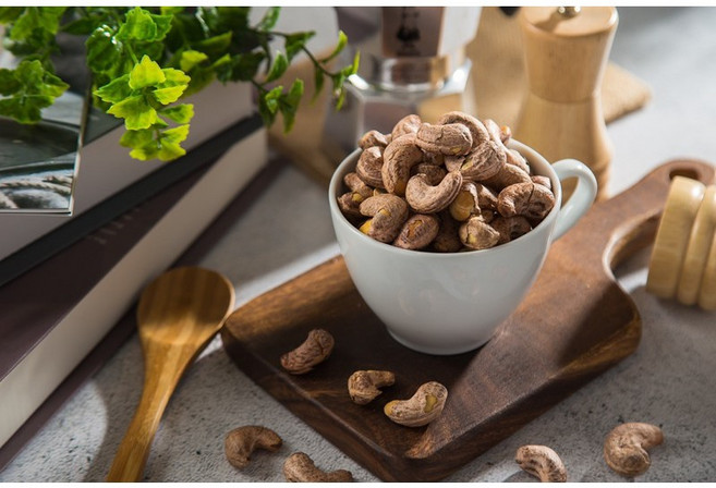 台灣上青 W180 大顆帶皮腰果, 500g, 1個