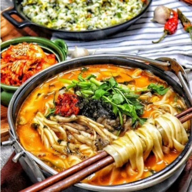 리뷰4만 공항칼국수 47년전통 원조버섯칼국수 김치 볶음밥 재료 포함 2~3인분 밀키트&캠핑요리 [원산지:상세설명에 표시], 2.21kg, 1세트