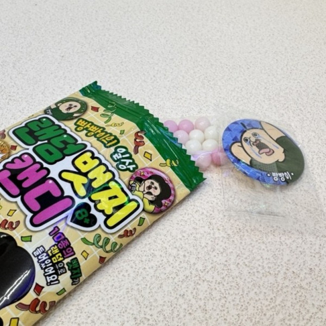 신학기 준비물 고급 귀여운 빵빵이의 일상 랜덤 뱃지 캔디 4개 간식 키즈카페 학용품 어린이집 유치원 학교