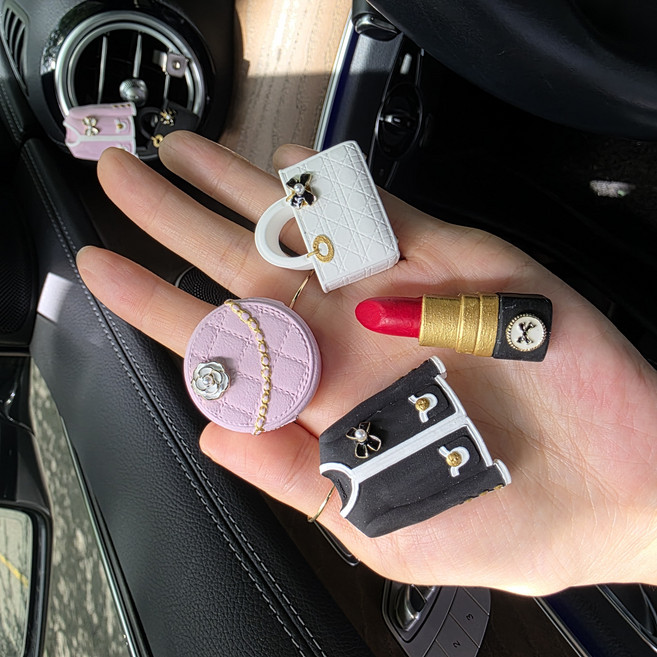 명품 가방 차량용 방향제 석고방향제 선물 소품, 체인동그리백-화이트-블랙체리향, 1개