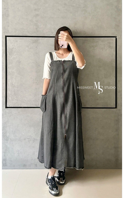 MISSWEET MS STUDIO 牛仔開衩吊帶裙 舒適百搭減齡款 鐵灰/藍色