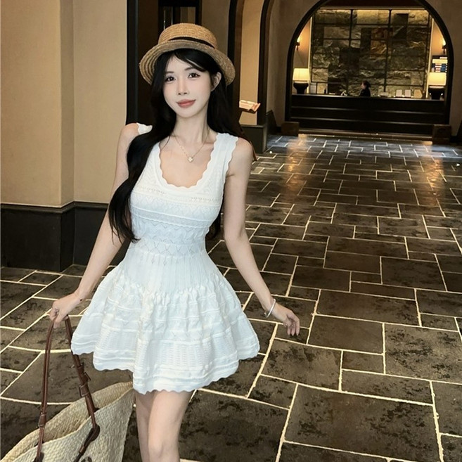 【梨卡】隔日到貨 女裝 洋裝 短裙 連身短裙 鏤空吊帶 針織背心裙 收腰洋裝 氣質短裙 夏季洋裝SW122, 白色