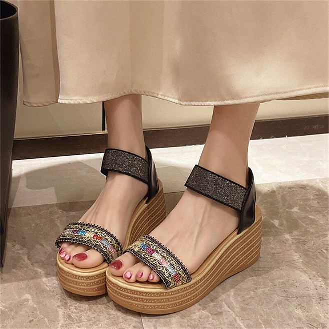 여성 스트랩 샌들 7cm 키높이 웨지힐 통굽 발편한 쿠션 반짝이 가보시 AI40