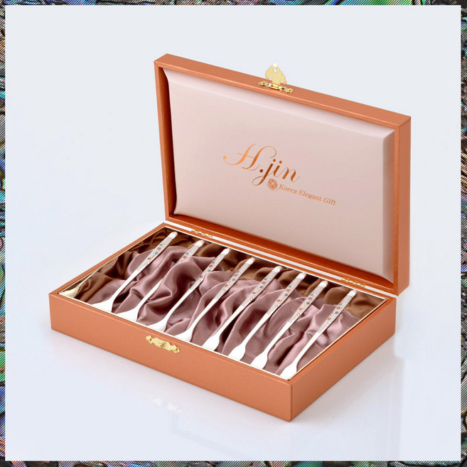 [H.jin VIP단아매화 은티스푼포크 8P세트] 해외바이어선물 방문기념품 한국전통기념품 외국인선물 학회기념품 거래처추석선물 조문답례품 고희연답례품 교회단체선물 졸업30주년, 1세트, 티스푼4+티포크4+정품케이스