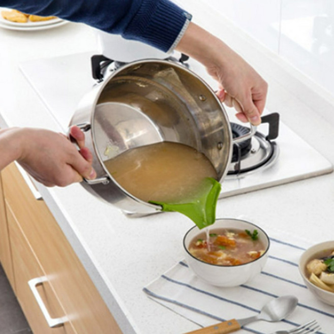 실리콘깔때기 냄비 도우미 끼우는 국물 따르개, 그린, 1개