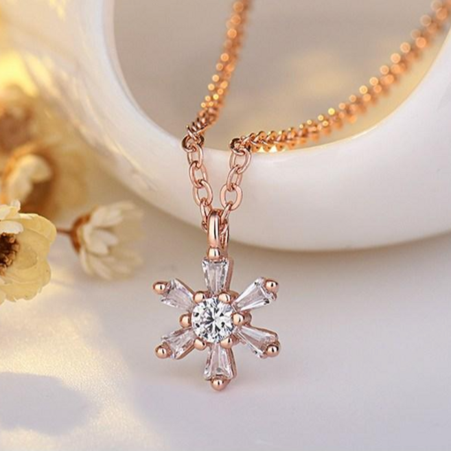 Ramlove 18K 다이아몬드 은은한 빛의 윈터 스타 큐빅 펜던트 도금 목걸이 KJT-SS127 발암물질 미포함