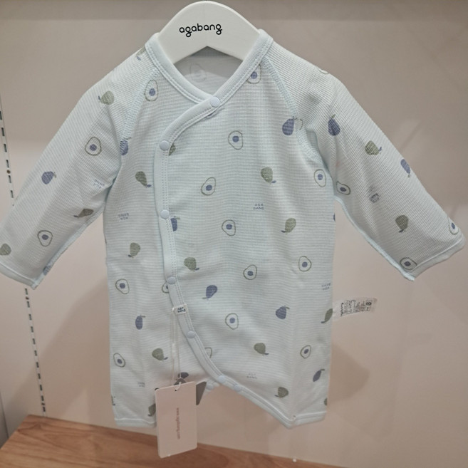 아가방 초특가세일~~ 얇은 순면의 배내 우주복 ~~땀흡수 좋은 순면에 소재가 얇아 더위타는 우리아기에게 딱 ~~