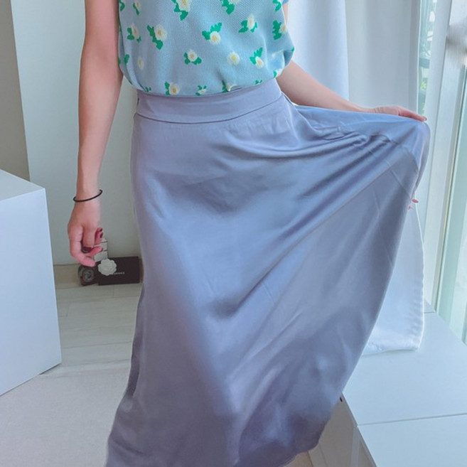 [윈썸룩/고퀄]로맨틱 여성 새틴 플레어 롱스커트 뒷밴딩 실크 A라인 롱 치마