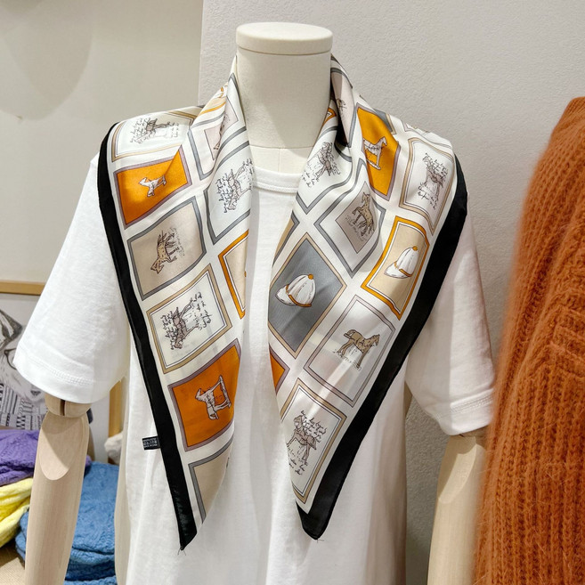 소울린느 홀스 패턴 정사각 데일리 여자 실크 스카프 머플러(블랙 그린)