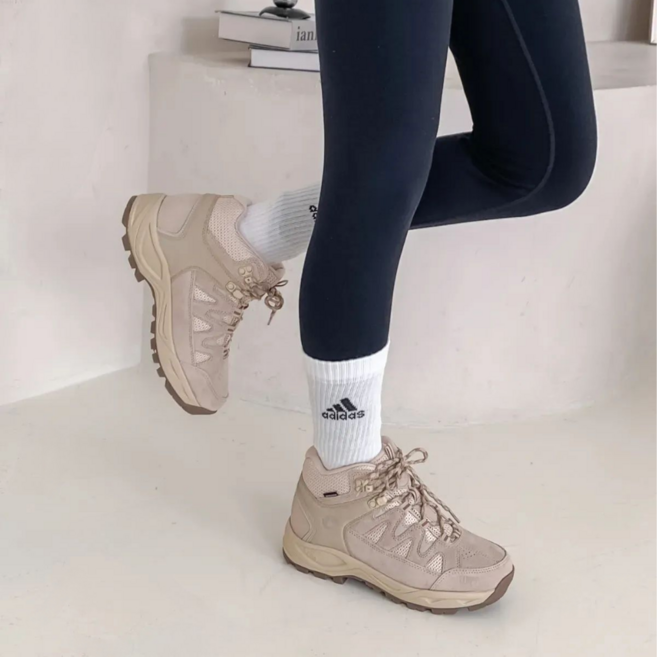 [정품] 네파 여성 경량 방수 볼넓은 트레킹화 (온세르양말증정)