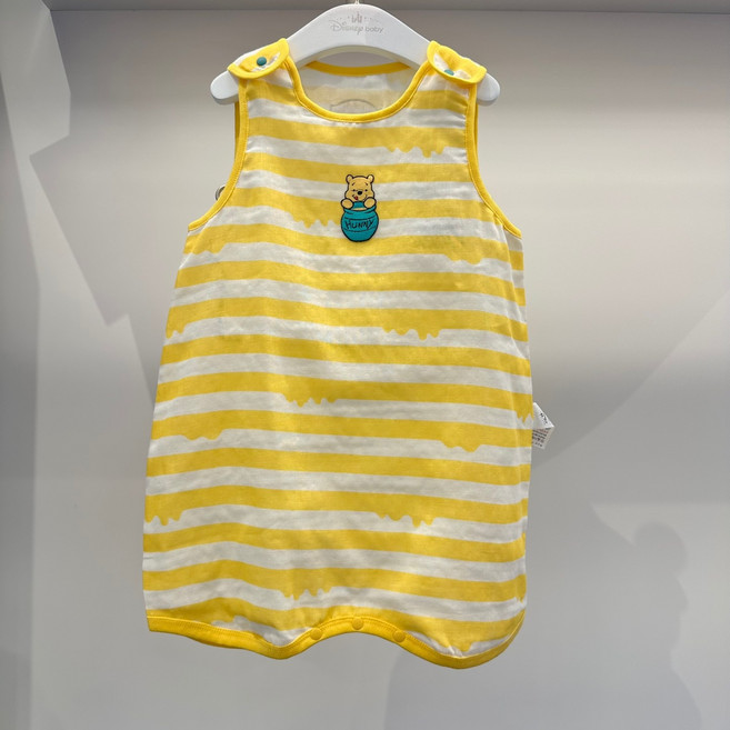 디즈니베이비 야탑NC점 ~여름 시즌오프 SALE~ 귀여운 푸가 그려진 면 100 수면조끼입니다! 거즈면 소재로 여름 수면조끼로 너무 좋아요~! 꿀이 뚝뚝