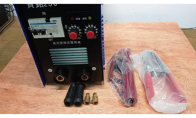 中日機械 贊銘250型 直流變頻式電焊機 220V, 1個, 250發票統編