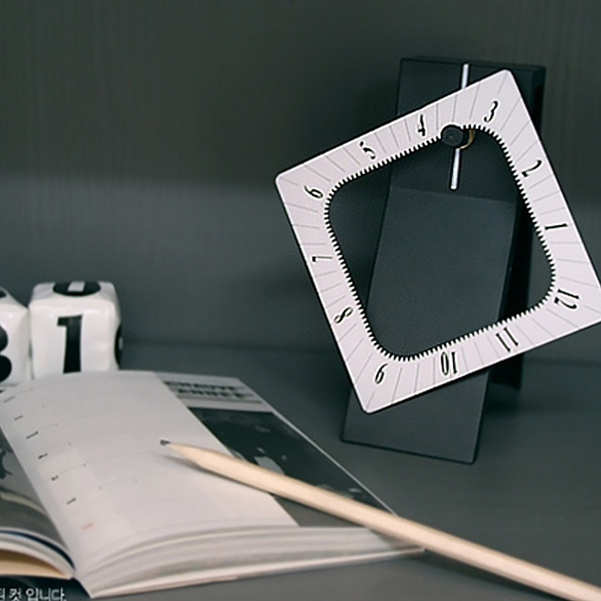 톱니가 돌아가며 시간을 보여주는 사각 톱니 시계 탁상시계 유니크 디자인 인테리어 시계, 상세페이지 참조