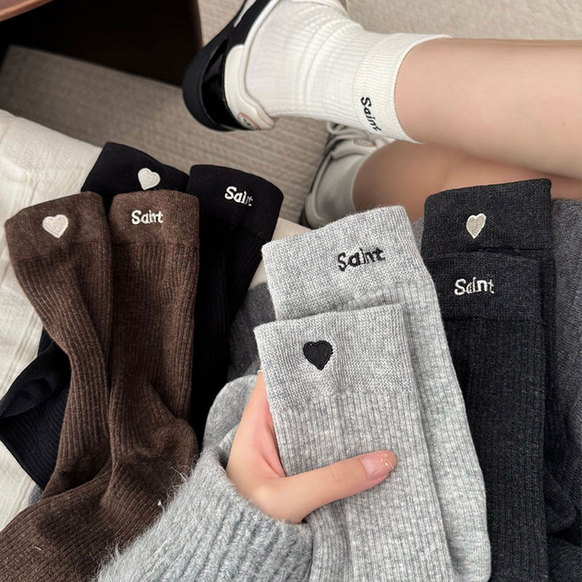 StarHome 높은 면 함유량의 심플한 하트 자수 여성 중목 양말