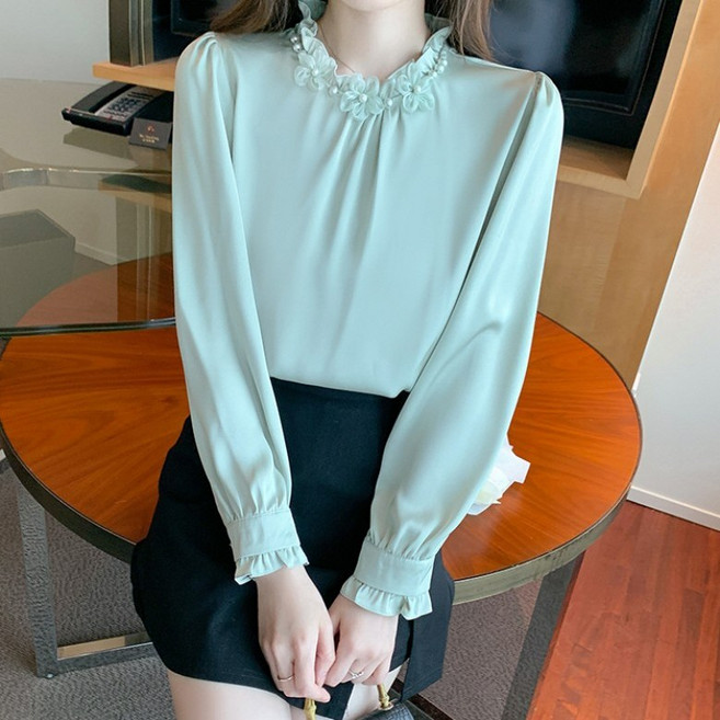 뉴욕멋쟁이 플라워 진주 라운드넥 블라우스