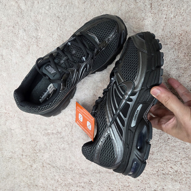 나이키 에어맥스 모토 2K 운동화 다크 블랙