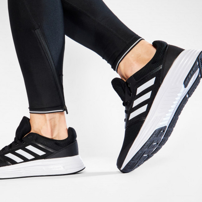 아디다스 퍼포먼스 남성 발편한 운동화 경량 기능성 러닝화+사은품증정(패션마스크)