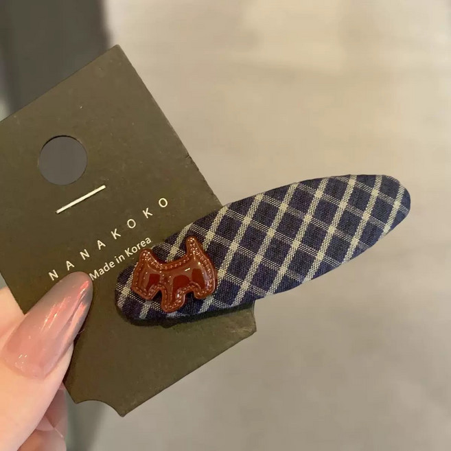 나나코코 여성 체크 강아지 자수 똑딱핀 네이비 헤어핀 체크 강아지 똑딱이 헤어핀 가을 겨울 데일리 포인트 자수 머리핀 네이비