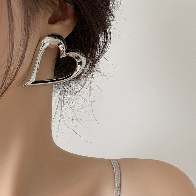 hyunblossom 현블러썸 어텐션 하트 귀걸이 메탈 화려한 큰 빅사이즈 무대 대회 하트모양 빅하트 큰하트 아이돌