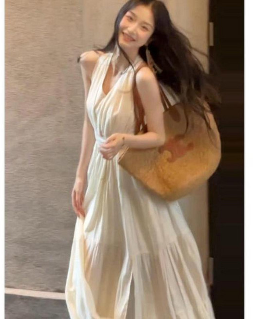 法式氣質掛脖吊帶連衣裙 女夏季新款 海邊度假長裙, 杏色