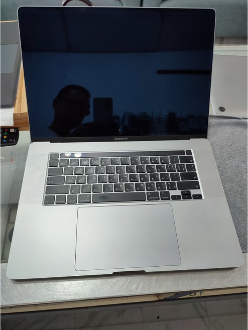 Apple MacBook Pro 15吋 i7 16GB 256GB 4G顯卡 雙系統筆記型電腦 A1990