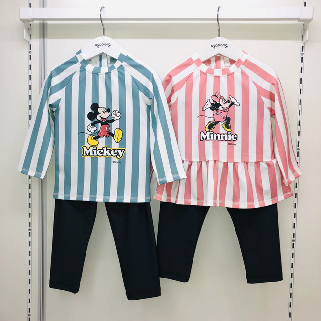 디즈니베이비 야탑NC점 귀여운 디즈니 베이비~ 상하 분리가 되서 입고 벗기기 편안한 아가 수영복세트입니다~ (귀여운 수영모자가 한세트입니다)