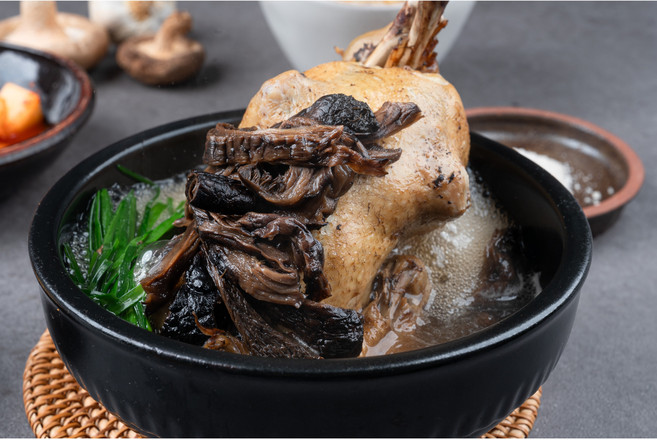 ( 수제 삼계탕 ) 김여사 백숙 보양식 캠핑용 밀키트 몸보신 능이 삼계탕 1400g * 2마리