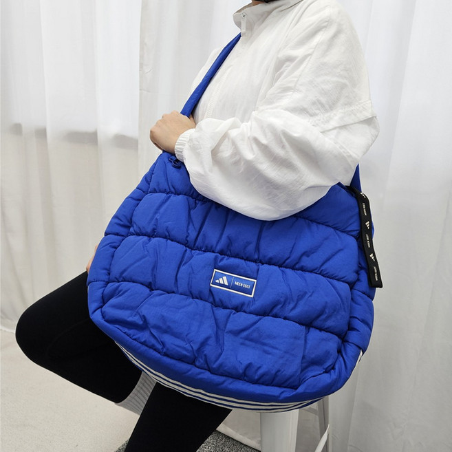 아디다스 여성 퀼팅 크로스 쇼퍼 백 패딩 가방