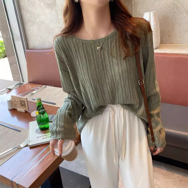 《杜達女孩》質感肌理紋坑條圓領包芯紗薄長袖針織上衣 捲邊 女