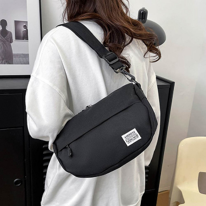 르모아 캐주얼 여행용 미니 반달 남여공용 커플 크로스백 힙색 슬링백