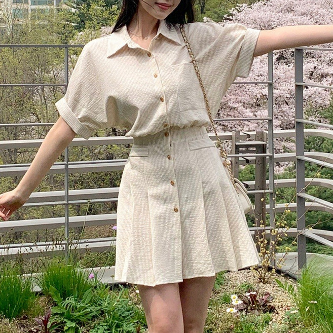 KDNC 백색 줄무늬 슬림 효과 셔츠 원피스