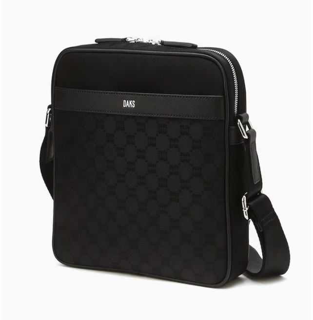 닥스 은은한 DD로고 패턴 Black 남성 크로스백