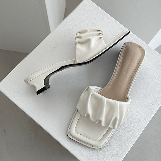 다미타니 3.7cm굽 셔링 스트랩 미들 힐 뮬 샌들 슬리퍼 OCZ0540