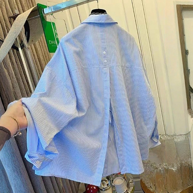 MOSAIRATION 여성 스트라이프 루즈핏 긴팔 뒷트임 리본 포인트 세련된 데일리 캐주얼 셔츠 B0092631