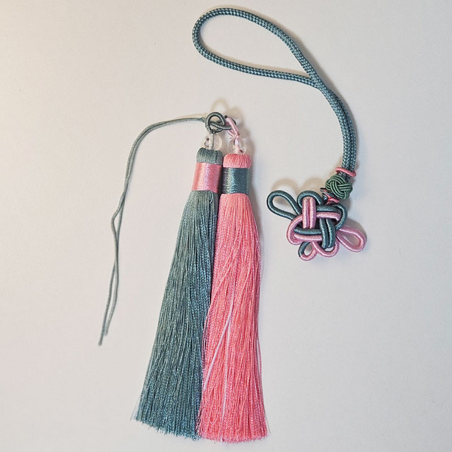 반야연 투톤 매듭 노리개 키링 전통 테슬 한복 장식