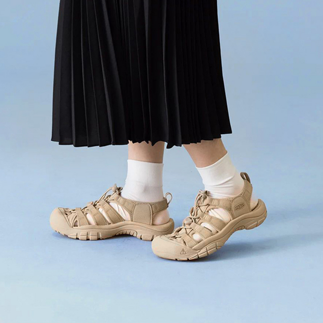 KEEN 킨 뉴포트 H2 여성 샌들 트래킹 아웃도어 스포츠샌들 모노크롬 사파리
