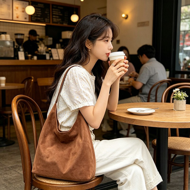 여성 스웨이드 대용량 숄더백 심플 스타일 데일리 가방