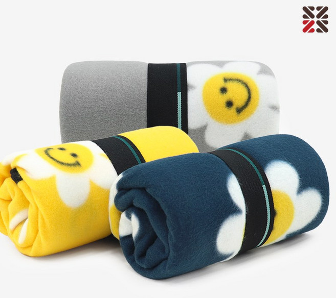 쌀쌀할때 사무실필수템 실내담요 데일리보온 겨울선물 집콕아이템 폴라폴리스 스마일 심플밴드담요