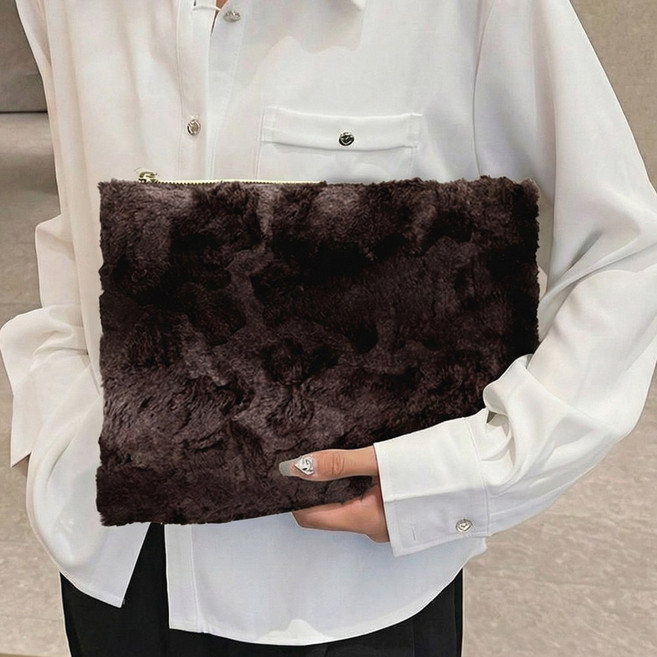 여성 페이크퍼 클러치백 겨울 털 파우치 손가방 블랙