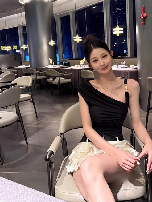 斜肩設計感修身無袖上衣 簡約百搭彈力內搭背心