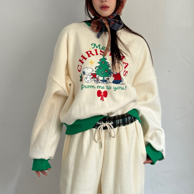 양기모 Peanuts 스누피 메리 크리스마스 기모 배색 맨투맨 레드 아이보리