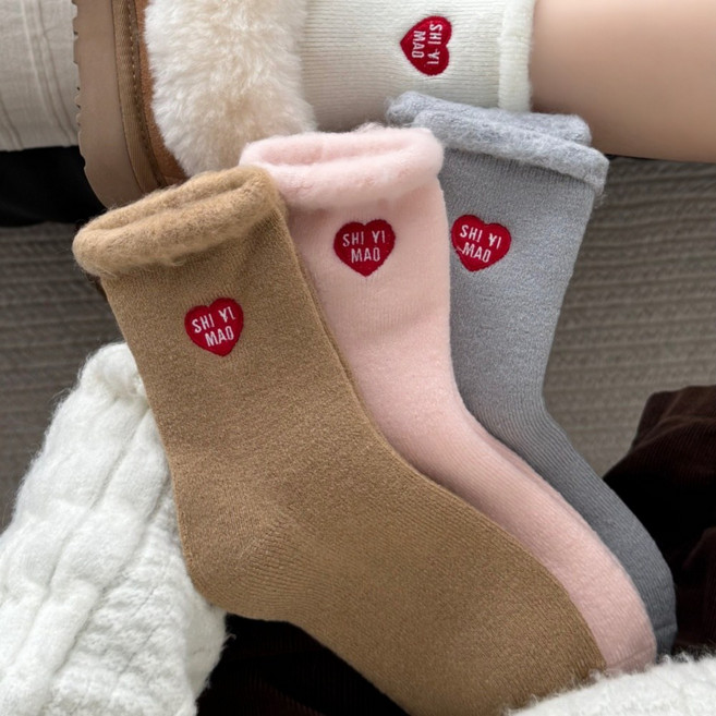 Banjiwu 여성 양말 하트 자수 겨울 양말 도톰한 보온 수면 양말 중목 양말 장목 양말 수면 패션 양말 4족 세트