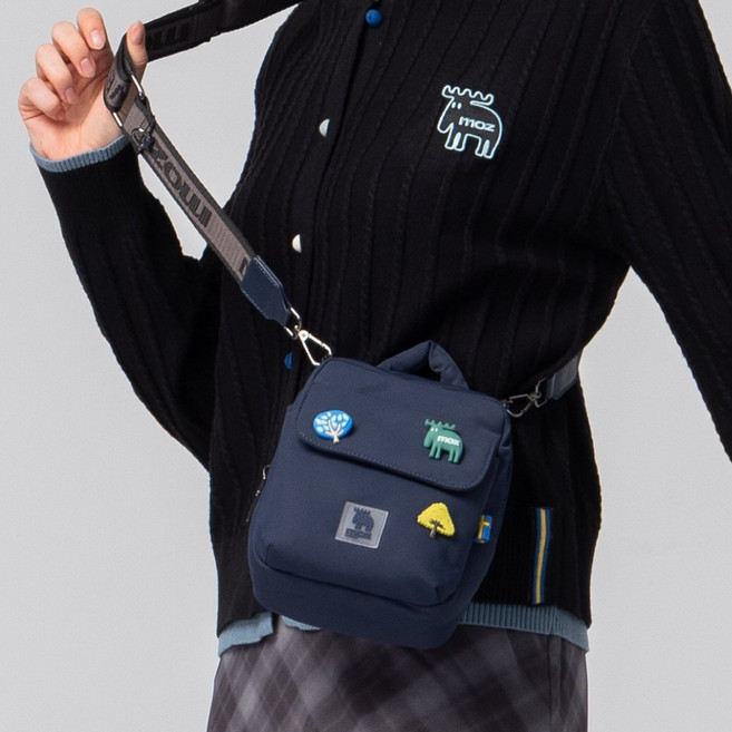 moz瑞典 駝鹿 防潑水 雲朵 吐司包(海軍藍) 時尚輕巧學生背包